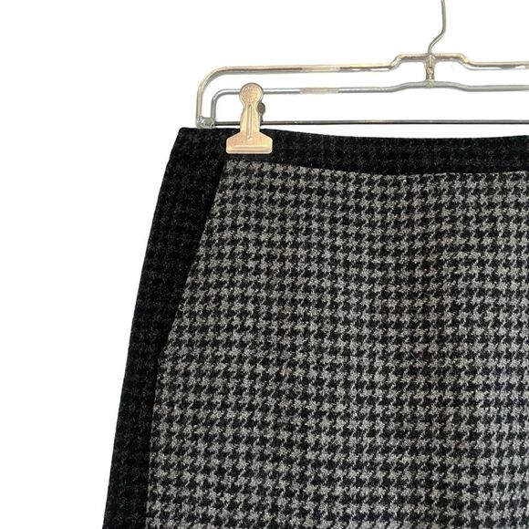 J. Crew 100% wool skirt. Lined size 4 - Picture 2 of 9
